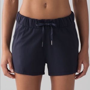 Lululemon 2.5” On the Fly Short Midnight Navy